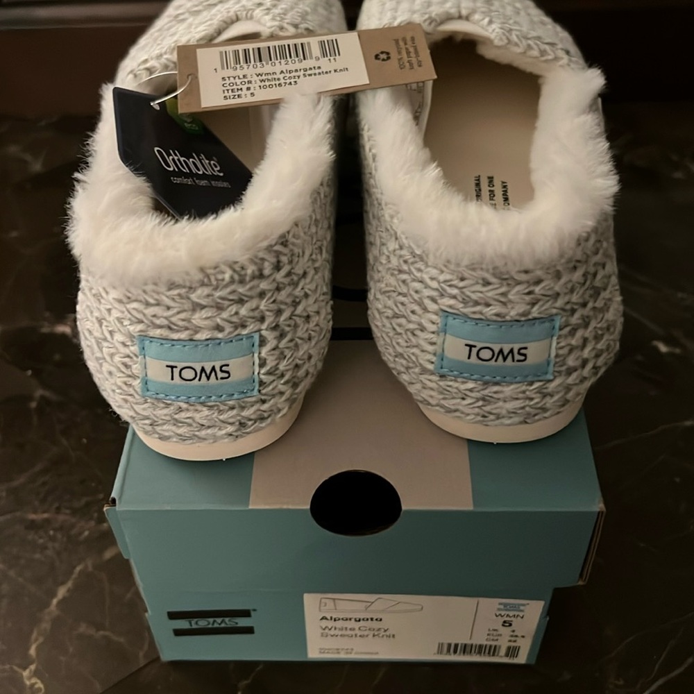 NWT Women’s Toms